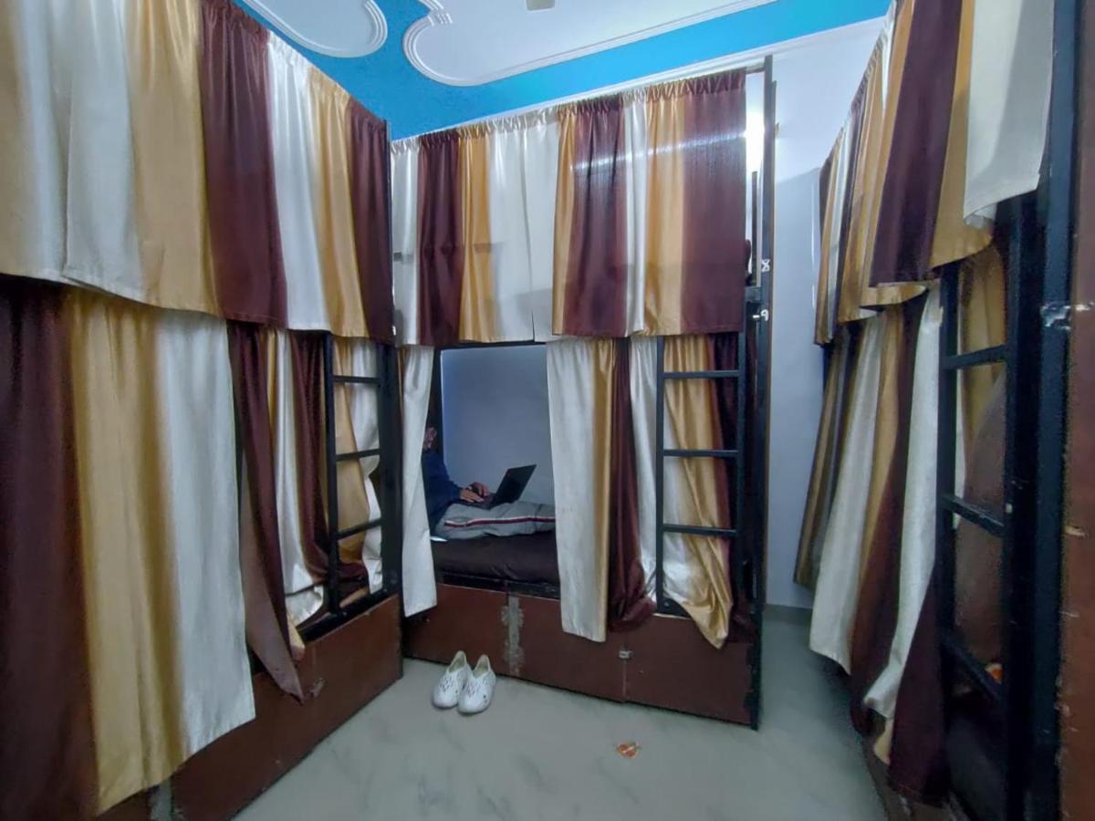 Hobbit House Hostel ริชิเคช ภายนอก รูปภาพ