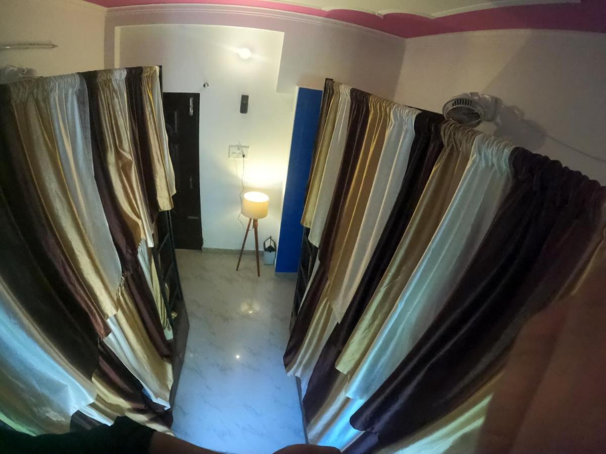 Hobbit House Hostel ริชิเคช ภายนอก รูปภาพ