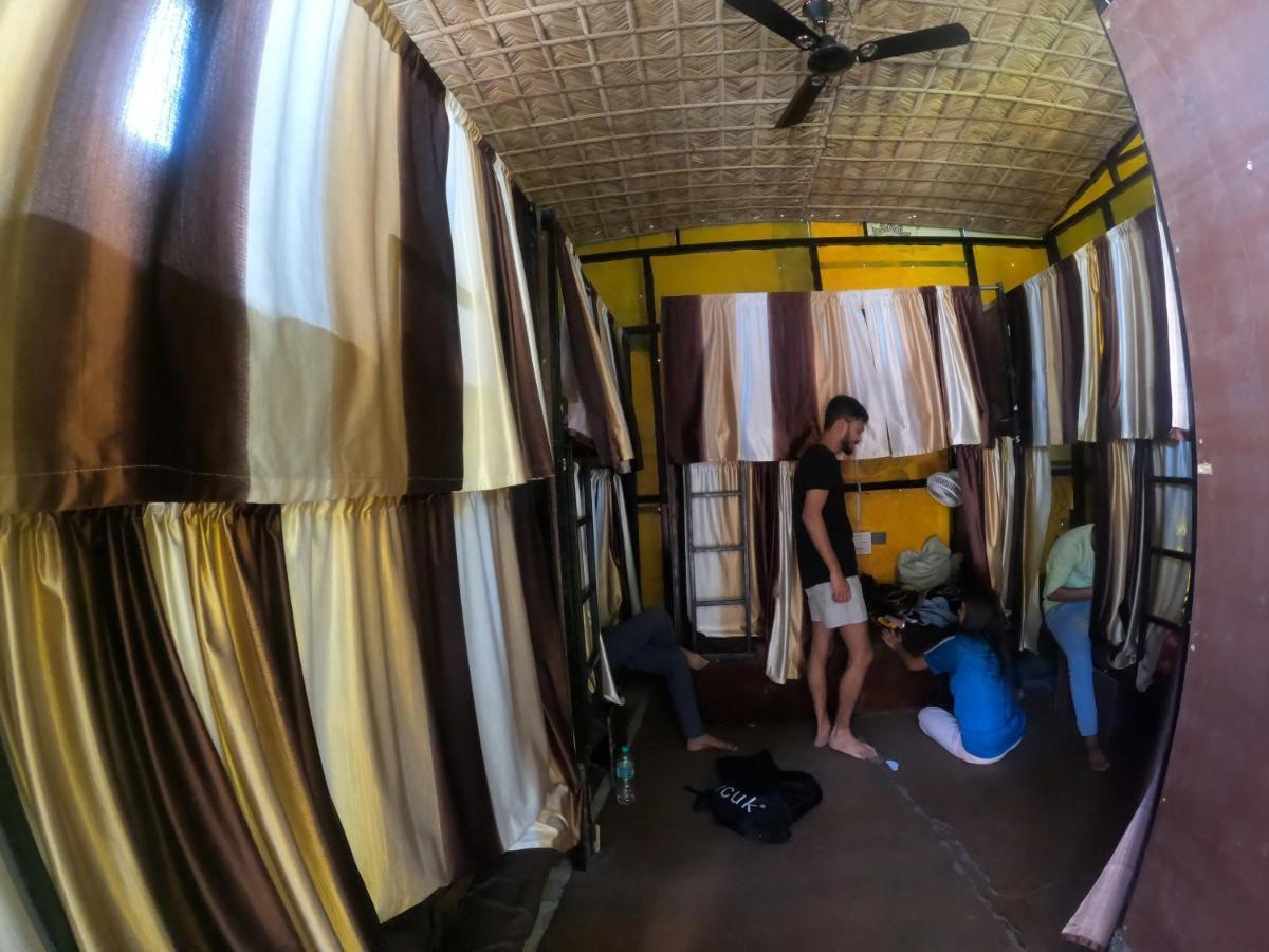 Hobbit House Hostel ริชิเคช ภายนอก รูปภาพ